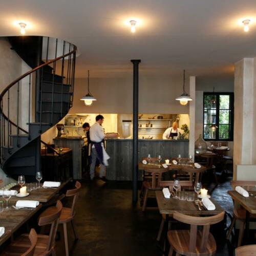 Intérieur du restaurant "Septime" à Paris.